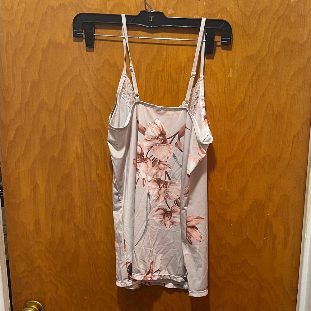 Body Touch Floral Lace Pajama Set with Robe - Picture 7 of 12